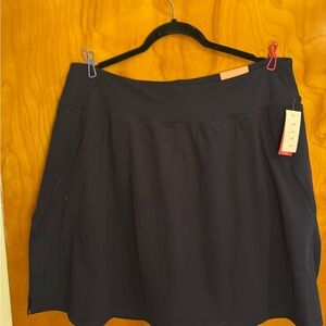 ✨LIVI by Lane Bryant Navy Skort – NWT
Size: 18/20